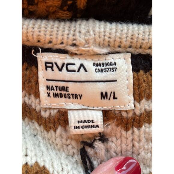 RVCA shawl/wrap, transitional, travel, statement piece, cozy, effortless, layers - Picture 5 of 6